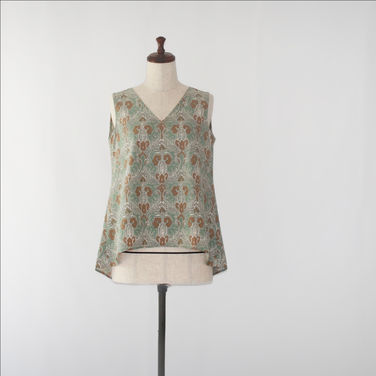 ノースリーブVネックブラウス【紙パターン】 – Pattern Muse
